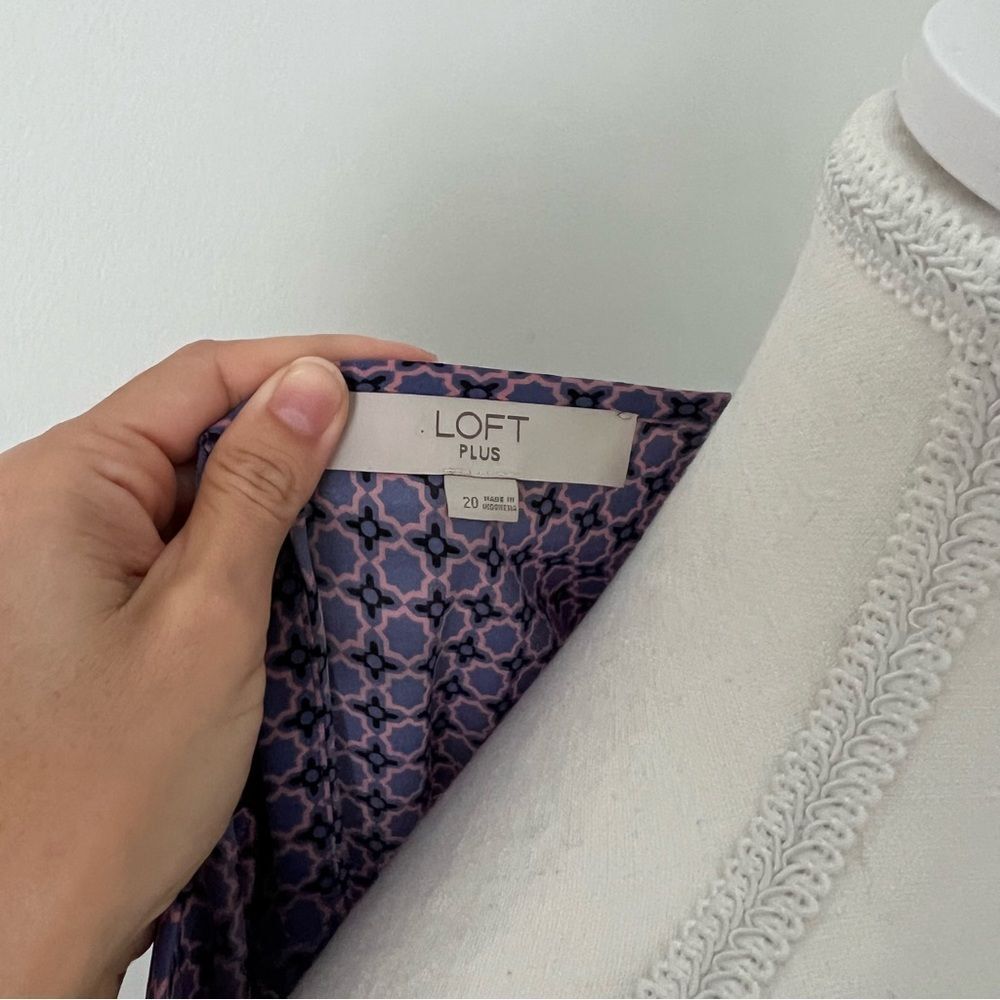 Loft Plus Printed Long Sleeve Blouse Size 20 in Purple - Picture 5 of 7